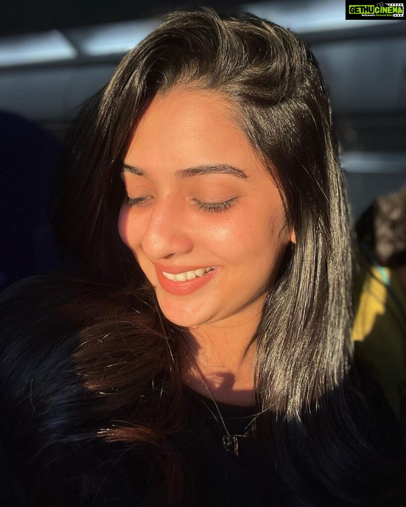 Sonal Monteiro Instagram - #nomakeup #nofilter just the magic of the magical hour.. definitely not perfect But surely Real .. being unapologetically me ❤️ . #sonalmonteiro #nomakeup #nofilter #beingme #unapologetic #lovebeingme #acceptance Between Earth and Sky