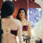 Sonal Monteiro Instagram - More from the set of belakina Kavithe .. ♥️ Wearing @arulaa_by_rashmianooprao Hair - @makeover_by_raghu_nagaraj_n . #sonalmonteiro #banaras #belakinakavithe #kannada #sandalwoodactress #kannadathi