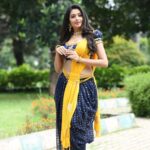 Sonal Monteiro Instagram - Thank you people for showing so much love for BELAKINA KAVITHE .. ♥️♥️ loads of love to you all .. Wearing @arulaa_by_rashmianooprao Hair - @makeover_by_raghu_nagaraj_n Makeup - Vishwa . . #sonalmonteiro #belakinakavithe #banarasthefilm #ethniclook #indianattire #panindian #exclusivepictures Bangalore, India
