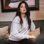 Sonal Monteiro Instagram - 🌸🌸 . Thank you @acchu_photography_official for clicking real good pictures and shooting extremely good videos . Styled of course by my lovely lady @arulaa_by_rashmianooprao ♥️ Hair - @makeover_by_praveen Ast by @_karthi_0_7 .. . #mumbaidiaries #amchimumbai #banarasthefilm #panindianmovies #bollywood #kannadathiforever #kannadathi #sandalwoodactress #promotions #exclusive Mumbai -city of Dreams