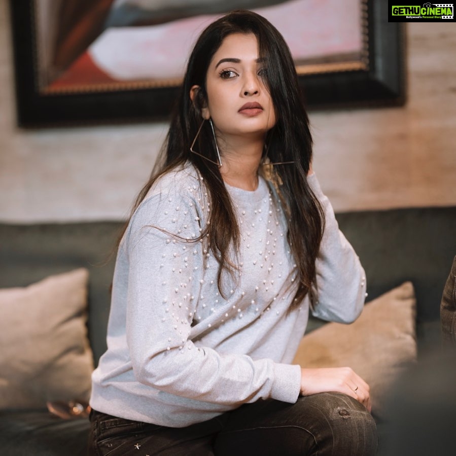 Sonal Monteiro Instagram - 🌸🌸 . Thank you @acchu_photography_official for clicking real good pictures and shooting extremely good videos . Styled of course by my lovely lady @arulaa_by_rashmianooprao ♥️ Hair - @makeover_by_praveen Ast by @_karthi_0_7 .. . #mumbaidiaries #amchimumbai #banarasthefilm #panindianmovies #bollywood #kannadathiforever #kannadathi #sandalwoodactress #promotions #exclusive Mumbai -city of Dreams