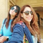 Sonalee Kulkarni Instagram - सोनाली तुला वाढदिवसाच्या खूप खूप खूप शुभेच्छा ! सोनाली आपण २००८ मध्ये जेव्हा भेटलो तेव्हापासून तू आहेस तशीच आहेस! एक माणूस म्हणून या यशाचा,कीर्तीचा कोणताही परिणाम तुझ्यावर झालेला नाही आणि मला ते खूप महत्वाचं वाटतं... मला ' स् सासुचा ' या माझ्या पहिल्या चित्रपटाच्या गाण्याच्या चित्रीकरणा चा पहिला दिवस आठवतो... मी खूप घाबरलेली होते..मला काहीच माहीत नव्हतं, सेट वर काय असतं, कसं असतं वगैरे....कधीच कोणाला असिस्ट नव्हतं न केलं...फक्त घरचा अभ्यास करून गेले होते, कोणी मदतीला सुद्धा नव्हतं! इतक्यात मला फुलवा ताई म्हणून जोरात हाक मारत एक अत्यंत सुंदर, गोड २० वर्षांची मुलगी धावत आली आणि तिने मला गच्च मिठी मारली आणि म्हणाली की ती माझी बुगी वुगी पासून फॅन आहे आणि तिला मला पाहून खूप आनंद झाला आहे... माझ्या बरोबर काम करायला मिळणार म्हणून!!! बास्स त्यावेळी तुझ्या या एका वाक्याने मला खूप आत्मविश्वास मिळाला होता सोनाली !!... पुढे आपल्या दोघींच्या आयुष्यात खूप काही घडलं,कीर्ती, पैसा, प्रेक्षकांचं प्रेम सगळं सगळं आलं , पण आजही आपलं नातं आहे तसंच आहे...तू आहे तशीच आहेस... आणि ते सर्वांना नाही ग जमत....आजही आपल्यात काही बे बनाव झाला आपली मतं नाही जुळली की आपण खूप भांडतो ,खूप काही बोलतो, आपली मतं परखडपणे मांडतो मात्र एकमेकींना धरून राहतो.... हेच आयुष्यात खूप महत्त्वाचं आहे नाही का ग? बाकी सगळं येत जात असतं नाही का?? सोनाली अशीच रहा..खूप आनंदी रहा...खूप छान काम कर...तुला माझे खूप खूप आशीर्वाद आणि खूप खूप खूप प्रेम!!!