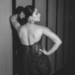Sonalee Kulkarni Instagram - Objects in the mirror are closer than they appear! Styled by : @estilobykarishma @hemali_suratwala Outfit by : @majesticbyjapnah Jewelleryby : @giva.co and @priyaasijewelry Photography : @omiiee_omkar Curated by : @nikitadsule #sonaleekulkarni #marathimulgi @planet.marathi @navarashtra #ottandfilm #awards #redcarpet Mumbai, Maharashtra