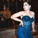 Sonalee Kulkarni Instagram - Objects in the mirror are closer than they appear! Styled by : @estilobykarishma @hemali_suratwala Outfit by : @majesticbyjapnah Jewelleryby : @giva.co and @priyaasijewelry Photography : @omiiee_omkar Curated by : @nikitadsule #sonaleekulkarni #marathimulgi @planet.marathi @navarashtra #ottandfilm #awards #redcarpet Mumbai, Maharashtra
