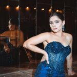 Sonalee Kulkarni Instagram - Objects in the mirror are closer than they appear! Styled by : @estilobykarishma @hemali_suratwala Outfit by : @majesticbyjapnah Jewelleryby : @giva.co and @priyaasijewelry Photography : @omiiee_omkar Curated by : @nikitadsule #sonaleekulkarni #marathimulgi @planet.marathi @navarashtra #ottandfilm #awards #redcarpet Mumbai, Maharashtra