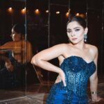 Sonalee Kulkarni Instagram – Objects in the mirror are closer than they appear! 

Styled by : @estilobykarishma 
@hemali_suratwala 
Outfit by : @majesticbyjapnah 
Jewelleryby : @giva.co and 
@priyaasijewelry 
Photography : @omiiee_omkar 
Curated by : @nikitadsule 

#sonaleekulkarni #marathimulgi @planet.marathi @navarashtra #ottandfilm #awards #redcarpet Mumbai, Maharashtra