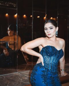Sonalee Kulkarni Instagram - Objects in the mirror are closer than they appear! Styled by : @estilobykarishma @hemali_suratwala Outfit by : @majesticbyjapnah Jewelleryby : @giva.co and @priyaasijewelry Photography : @omiiee_omkar Curated by : @nikitadsule #sonaleekulkarni #marathimulgi @planet.marathi @navarashtra #ottandfilm #awards #redcarpet Mumbai, Maharashtra