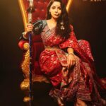 Sonalee Kulkarni Instagram - Extremely Humbled and Honoured to feature on the cover of @filmfare representing royalty inspired from my next #chatrapatitararani 🙏🏻 Thank you team #filmfare @planet.marathi @akshaybardapurkar @jiteshpillaai @mirahul_ Photographer: Sarvesh Kumar (@sarrveshkumar) Makeup Artist: ZK Pro Makeup (@khan.zoya1425) Hairstylist: Trupti S (@truptihairstylist) Stylist: Neha Kamat (@neha148in) Art Director : Sujitha Pai (@sujithapai) Filmfare Editorial: Anuradha Choudhary ( @anewradha) , Ashwini Pote (@ash_pote) , Tanisha Bhattacharya (@tanisha_bhattacharyya), Tanzim Pardiwalla (@pepper_tan), Suman Sharma (@sumisharma31), Nikesh Gopale (@nikeshgoaple) Saree: Royal Tasta (@royaltasta) Nath: @shivshahi796 Curated by @nikitaadsule Man Friday @hussain_7387 #sonaleekulkarni #marathimulgi महाराष्ट्र
