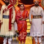 Sonalee Kulkarni Instagram - Filmfare च्या मंचावर अवतरणार “छत्रपती ताराराणीं” सोबत “छत्रपती शिवाजी महाराज” “छत्रपती संभाजी महाराज” आणि “छत्रपती राजाराम महाराज” 🚩 पाहायला विसरू नका “मोगलमर्दिनी छत्रपती ताराराणी” चित्रपटातील पहिलं गाणं आज ७ वाजता @zeemarathiofficial वर @filmfare @planet.marathi @akshaybardapurkar @jrahul11 @meeswapnil @sumeetpusavale_official @aashaykulkarni #sonaleekulkarni Choreographer @subhash_nakashe0707 @rmitali @manalii.dixit @bharat101288 @mangesh_mango_monty #planetmarathifilmfareawards #chatrapatitararani #chatrapatishivajimaharaj #chatrapatisambhajimaharaj #chatrapatirajarammaharaj Mumbai, Maharashtra