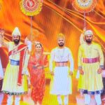 Sonalee Kulkarni Instagram - Filmfare च्या मंचावर अवतरणार “छत्रपती ताराराणीं” सोबत “छत्रपती शिवाजी महाराज” “छत्रपती संभाजी महाराज” आणि “छत्रपती राजाराम महाराज” 🚩 पाहायला विसरू नका “मोगलमर्दिनी छत्रपती ताराराणी” चित्रपटातील पहिलं गाणं आज ७ वाजता @zeemarathiofficial वर @filmfare @planet.marathi @akshaybardapurkar @jrahul11 @meeswapnil @sumeetpusavale_official @aashaykulkarni #sonaleekulkarni Choreographer @subhash_nakashe0707 @rmitali @manalii.dixit @bharat101288 @mangesh_mango_monty #planetmarathifilmfareawards #chatrapatitararani #chatrapatishivajimaharaj #chatrapatisambhajimaharaj #chatrapatirajarammaharaj Mumbai, Maharashtra