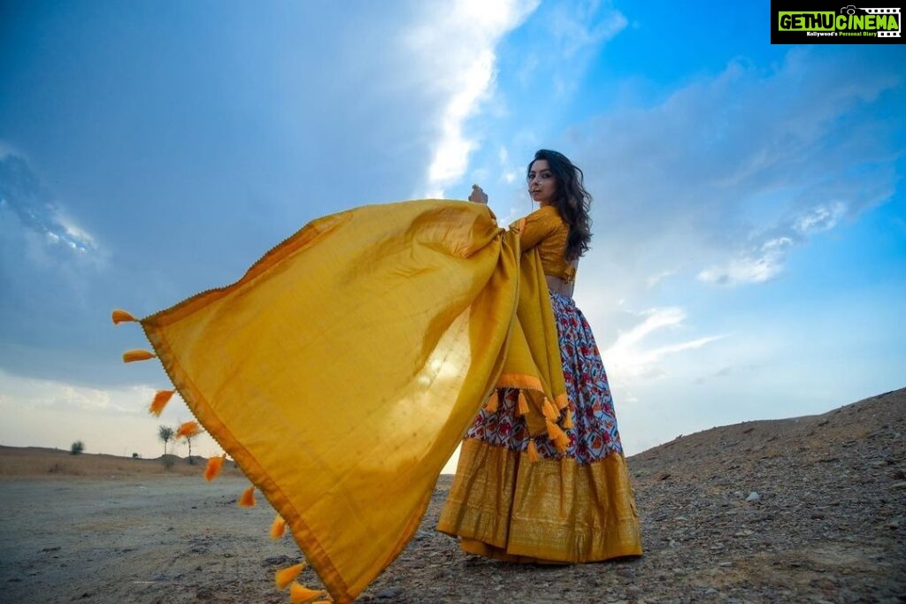 Sonalee Kulkarni Instagram - Still basking in the glory of gold….🧡 #goldenlight #goldensand #goldenhour #goldendress #sonaleekulkarni #photoseries by @rafikollam_ #lehenga by @tanishkweddingsaree wedding #jewellery @shivshahi796 Jaisalmer - The Golden City