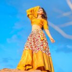 Sonalee Kulkarni Instagram - सोने जैसा…. 🧡 In the #goldencity #at the #goldenhour amidst the #goldensand wearing a #goldendress …….. Could there be any more #gold 🧡 #photoseries by @rafikollam_ Outfit by @tanishkweddingsaree Jewellery @shivshahi796 #sonaleekulkarni #desert #yellow #golden #jaisalmer #rajasthan Jaisalmer - The Golden City