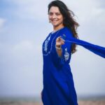 Sonalee Kulkarni Instagram - इक कुडी … exuding the most underrated quality — सादग़ी💙 #simplicity #sonaleekulkarni #photoseries by @rafikollam_ #jaisalmer #rajasthan #blue #sky #simple #raw #real #nomakeup #eyes #punjabisuit by @shop_sneh #jutti #mojadi @vareli.bafna #eidmubarak #eidalfitr #eidulfitr Jaisalmer,Rajsthan,India