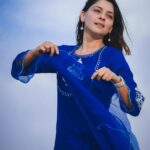 Sonalee Kulkarni Instagram - इक कुडी … exuding the most underrated quality — सादग़ी💙 #simplicity #sonaleekulkarni #photoseries by @rafikollam_ #jaisalmer #rajasthan #blue #sky #simple #raw #real #nomakeup #eyes #punjabisuit by @shop_sneh #jutti #mojadi @vareli.bafna #eidmubarak #eidalfitr #eidulfitr Jaisalmer,Rajsthan,India
