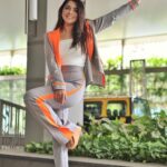 Sonalee Kulkarni Instagram - Put your hands up and hit a 🧡 Styled by : @estilobykarishma @hemali_suratwala outfit by @meeamifashion Top : @zara Jewellery : @pipabella #sonaleekulkarni for @mumbaitak #pantsuit #gray #grey #bosslady #neon #lastpost Mumbai, Maharashtra