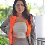 Sonalee Kulkarni Instagram - Put your hands up and hit a 🧡 Styled by : @estilobykarishma @hemali_suratwala outfit by @meeamifashion Top : @zara Jewellery : @pipabella #sonaleekulkarni for @mumbaitak #pantsuit #gray #grey #bosslady #neon #lastpost Mumbai, Maharashtra