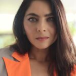 Sonalee Kulkarni Instagram - It’s not all grey 🧡 Styled by : @estilobykarishma @hemali_suratwala outfit by @meeamifashion Top : @zara Jewellery : @pipabella Photographer : @ranjitpawar11 #sonaleekulkarni for @mumbaitak #pantsuit #gray #grey #bosslady #neon Mumbai - मुंबई