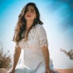 Sonalee Kulkarni Instagram - Aqua or desert … and how about both! #photoseries by @rafikollam_ #sonaleekulkarni #desert #white #blue #photography #portrait Sam Sand Dunes Jaisalmer