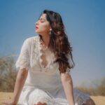 Sonalee Kulkarni Instagram - Aqua or desert … and how about both! #photoseries by @rafikollam_ #sonaleekulkarni #desert #white #blue #photography #portrait Sam Sand Dunes Jaisalmer