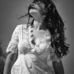 Sonalee Kulkarni Instagram - White Black White #photoseries by @rafikollam_ #sonaleekulkarni #monochrome #blackandwhite #rajasthan #jaisalmer #desert #lily Sam Sand Dunes Jaisalmer