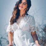 Sonalee Kulkarni Instagram - Hesperocallis 🌵 #desertlily #white #flower #whiteandgrey #photoseries #sonaleekulkarni #desert #lily #white #grey #gray Sam Sand Dunes Jaisalmer