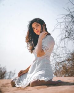 Sonalee Kulkarni Instagram - Hesperocallis 🌵

#desertlily #white #flower #whiteandgrey #photoseries #sonaleekulkarni #desert #lily #white #grey #gray