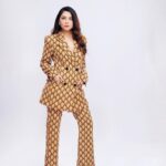 Sonalee Kulkarni Instagram - Being #Shefali for ‘झी चित्र गौरव पुरस्कार सोहळा' Styled by @atulkulkarni11 in a @zara #retro #pantsuit Pictures @bharatpawarphotography #sonaleekulkarni #mostnaturalperformanceoftheyear for #tamashalive at #zeechitragaurav #ZeeChitraGaurav #ZGP #ZeeMarathi #ZeeChitraGaurav2023 #newsanchor #bosslady