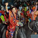 Sonalee Kulkarni Instagram - ताराबाई रामराणी, भद्रकाली कोपली गुढी पाडव्याच्या, हिंदू नववर्षाच्या शोभायात्रेतले काही खास क्षण ..🙏🏻 #gudipadwa #special #sonaleekulkarni #marathimulgi 🚩#chatrapatitararani महाराष्ट्र
