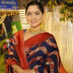 Sonalee Kulkarni Instagram - गुढी पाडवा विशेष दहावारी by @royaltasta Jewellery @jizajewellerystudio #sonaleekulkarni #tasta #dahavari #saree #marathimulgi महाराष्ट्र