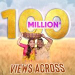 Sonalee Kulkarni Instagram - पांडू ची ‘केळेवाली’ ठरलीय सुपर डुपर हिट!! युट्युबर झालेत 100M views🤩🤩🤩 आपल्या मिलियन्स प्रेमासाठी Thank you!!! #केळेवाली @zeestudiosofficial @sonalee18588 @bhaukadamofficial @badrikekushal pravinvitthaltarde @vijumaneofficial @prajakta_official @mangeshcoolkarni @samirchoughule @rjsh.deshpande @shariq_patel @meashwin @avadhoot_gupte @shahbazamirkhan_ @vaishalisamant @vitthalp @aboligirhe_ @sampadanilesh @vaibhavjosheeofficial @sameer_no1 @adarshshinde #PanduInCinemas #Pandu #BhauKadam #KushalBadrike #PravinTarde #SonaleeKulkarni #Kelewali