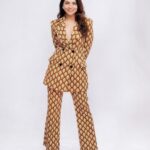 Sonalee Kulkarni Instagram - Being #Shefali for ‘झी चित्र गौरव पुरस्कार सोहळा' Styled by @atulkulkarni11 in a @zara #retro #pantsuit Pictures @bharatpawarphotography #sonaleekulkarni #mostnaturalperformanceoftheyear for #tamashalive at #zeechitragaurav #ZeeChitraGaurav #ZGP #ZeeMarathi #ZeeChitraGaurav2023 #newsanchor #bosslady