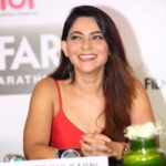 Sonalee Kulkarni Instagram - Some of my favourite captures from the press conference of #filmfare #planetmarathifilmfareawards 2023! #sonaleekulkarni #filmfare #face Styled by @nikitadsule in @zara 👗 👠 @filmfare @planet.marathi Mumbai, Maharashtra