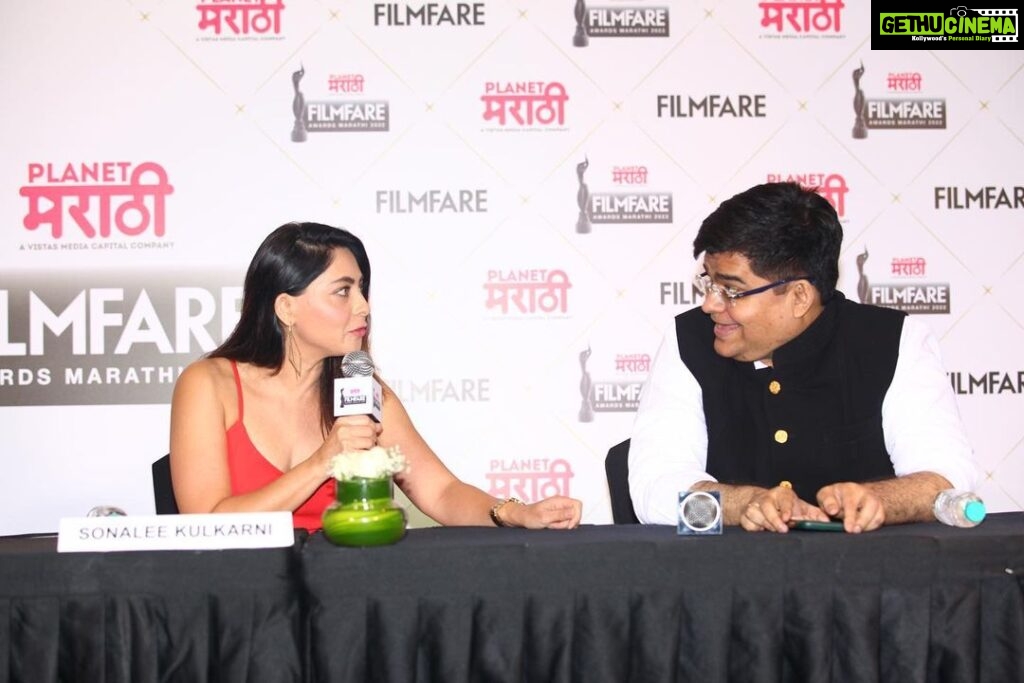 Sonalee Kulkarni Instagram - Thank you @filmfare @planet.marathi @jiteshpillaai and @akshaybardapurkar for the the honour 🙏🏻 I am thrilled to have the opportunity once again to be part of such a popular and grand ceremony where we celebrate the artistic brilliance of talents across Marathi Cinema. Filmfare has been the cornerstone of Indian cinema and has been a source of motivation for artistes to put their best foot forward to achieve their dreams of holding the coveted Black Lady. Gearing up for #planetmarathifilmfareawards 2023! #sonaleekulkarni #filmfare #marathi #awards #face Taj Lands End, Mumbai