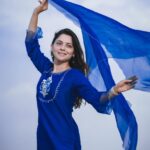 Sonalee Kulkarni Instagram - इक कुडी … exuding the most underrated quality — सादग़ी💙 #simplicity #sonaleekulkarni #photoseries by @rafikollam_ #jaisalmer #rajasthan #blue #sky #simple #raw #real #nomakeup #eyes #punjabisuit by @shop_sneh #jutti #mojadi @vareli.bafna #eidmubarak #eidalfitr #eidulfitr Jaisalmer,Rajsthan,India