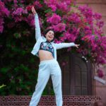 Sonalee Kulkarni Instagram – When it is the season to blossom 🌸 
Why not flaunt it on the bosom
🌸

#Bougainvillea #floral #spring #flower #portrait #sonaleekulkarni महाराष्ट्र