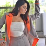 Sonalee Kulkarni Instagram - Put your hands up and hit a 🧡 Styled by : @estilobykarishma @hemali_suratwala outfit by @meeamifashion Top : @zara Jewellery : @pipabella #sonaleekulkarni for @mumbaitak #pantsuit #gray #grey #bosslady #neon #lastpost Mumbai, Maharashtra
