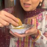 Sonalee Kulkarni Instagram - Yes, most of you have guessed it right… we are headed to #amravati for the next episode of #MaharashtraOnMyLips SAT - SUN - 4.30pm on @cnnnews18 SAT - 6pm SUN - 5.30 pm on @cnbcawaaz SUN - 2 pm on @cnbctv18india #sonaleekulkarni #kunalvijaykar @maharashtratourismofficial #maharashtra #travelandfood #show #travelblogger Amravati
