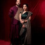 Sonalee Kulkarni Instagram - Keep swiping till you see the Real us not just the Reel us! #sonaleekulkarni #aashaykulkarni #chatrapatitararani #chatrapatirajaram #bffs #costars Mumbai, Maharashtra