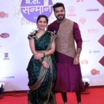 Sonalee Kulkarni Instagram - Keep swiping till you see the Real us not just the Reel us! #sonaleekulkarni #aashaykulkarni #chatrapatitararani #chatrapatirajaram #bffs #costars Mumbai, Maharashtra