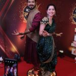 Sonalee Kulkarni Instagram - Keep swiping till you see the Real us not just the Reel us! #sonaleekulkarni #aashaykulkarni #chatrapatitararani #chatrapatirajaram #bffs #costars Mumbai, Maharashtra
