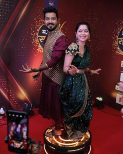 Sonalee Kulkarni Instagram - Keep swiping till you see the Real us not just the Reel us! #sonaleekulkarni #aashaykulkarni #chatrapatitararani #chatrapatirajaram #bffs #costars Mumbai, Maharashtra