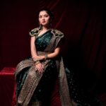 Sonalee Kulkarni Instagram – ⚠️ #longpostalert ‼️ #womensday post from 
#teaser #launch #mogulmardini #chatrapatitararani 🚩

LINK IN BIO

भारतीय इतिहासातील दमदार पात्रांपैकी एक असलेल्या या स्त्रीला पोर्तुगीजांनी ‘रैन्हा डोस मराठे’ किंवा ‘मराठ्यांची राणी’ असेही संबोधले होते. महाराणी ताराबाई भोसले या छत्रपती शिवाजी महाराजांच्या सून, सरसेनापती हंबीररावांच्या शूर कन्या आणि भारतातील सर्वात महान मध्ययुगीन सम्राटांपैकी एक आहेत.
अफाट ताकदीने आणि इच्छाशक्तीच्या जोरावर राज्य वाचवणाऱ्या इतिहासातील मोजक्या महिलांपैकी ताराबाईंच्या अदम्य धाडसाला आणि अदम्य वृत्तीला सलाम करावा लागेल 🙏🏻
मराठ्यांचा उदय-अस्त पाहणारी स्त्री. 
आपल्या राज्याप्रती अत्यंत समर्पित असलेल्या अदम्य योद्धा महाराणी ताराबाईंनी मराठा महासंघाला अगदी खालच्या पातळीवर असताना विघटित होण्यापासून रोखले नाही तर राष्ट्रीय सत्तेपर्यंत पोहोचण्यात त्यांचा मोलाचा वाटा होता. या एकट्यानं जगातील सर्वात पराक्रमी शासक औरंगजेबाच्या प्रचंड सैन्याविरुद्ध मराठ्यांचा प्रतिकार केला. 
मी हा #जागतिकमहिलादिन त्यांना आणि त्यांच्या सारख्या स्त्रियांना समर्पित करते ज्या केवळ स्वतःसाठीच नाही तर आपल्या माणसांसाठी लढतात. 
One of the grittiest characters in Indian history, this woman was also called the ‘rainha dos Marathas’ or the ‘Queen of the Marathas’ by the Portuguese. She is Rani Tarabai Bhonsle, 
the brave daughter-in-law of Chhatrapati Shivaji Maharaj and one of India’s greatest medieval monarchs.
Among the few women in history to save a kingdom by sheer force and willpower, MahaRani Tarabai’s unflagging courage and indomitable spirit is to be saluted🙏🏻 
 A woman who witnessed the rise and fall of the Marathas.
An indomitable warrior queen who was deeply devoted to her kingdom, Tarabai didn’t just prevent the Maratha Confederacy from disintegrating when it was at its lowest ebb, she played a crucial role in its rise to national power. 
Tarabai single-handedly directed the Maratha resistance against the massive army of Aurangzeb, then the mightiest ruler in the world. 
I dedicate this #womensday to her and women like her who fight not just for themselves but for their tribe.

Pictures by @sudarshanlavekar_photography 
Makeup & hair @khan.zoya1425 
#happyinternationalwomensday #womensday2023 #sonaleekulkarni महाराष्ट्र
