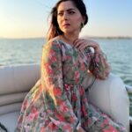 Sonalee Kulkarni Instagram – Window to happiness…. 🖼️ 

An evening at #vallonevineyards #igatpuri and then #sunset boat ride at the backwaters of #godavari #gangapurdam #nashik during #maharashtraonmylips new episode out this #weekend #staytuned Vallonne Vineyards