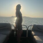 Sonalee Kulkarni Instagram – Window to happiness…. 🖼️ 

An evening at #vallonevineyards #igatpuri and then #sunset boat ride at the backwaters of #godavari #gangapurdam #nashik during #maharashtraonmylips new episode out this #weekend #staytuned Vallonne Vineyards