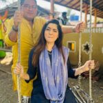 Sonalee Kulkarni Instagram - नाशिक …. #MaharashtraOnMyLips या आमच्या प्रवासातील पुढचा टप्पा.. आम्ही कुठे कुठे गेलो असू.. काय काय केलं असेल … any guesses or recommendations? #sonaleekulkarni @kunalvijayakar @maharashtratourismofficial #episode out this #weekend #staytuned #corousalpost Nashik नाशिक Maharashtra
