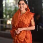 Sonalee Kulkarni Instagram - सह्याद्रीच्या लेकी गोष्ट आमची न्यारी नऊवारी च्या साजात दिसतो लई भारी.....✨❣️ #शिवकन्या #shivkanya 🚩 @strilokaa #metallic #orange #tissue #saree #navvari 🥻 #marathimulgi #sonaleekulkarni #chatrapatitararani #harharmahadev #जयभवानी #जयशिवराय P.S. #pictures by @saneshashank महाराष्ट्र