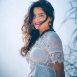 Sonalee Kulkarni Instagram - Hesperocallis 🌵 #desertlily #white #flower #whiteandgrey #photoseries #sonaleekulkarni #desert #lily #white #grey #gray Sam Sand Dunes Jaisalmer