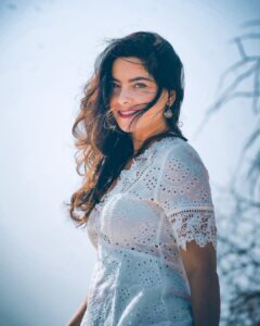 Sonalee Kulkarni Instagram - Hesperocallis 🌵

#desertlily #white #flower #whiteandgrey #photoseries #sonaleekulkarni #desert #lily #white #grey #gray