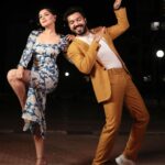 Sonalee Kulkarni Instagram - ये लड़का हाए अल्लाह 🤪🤪😝🤔🫣🤭🫢🤫 Swipe till the right end to know what I mean! Sorry Aashay I had to post the last picture, coz I look soooo gooood 🙈 #पटलंतरघ्या #patlatarghya #sonaleekulkarni ‘s outfit styled by @atulkulkarni11 #toptobottom in @zaraindia_ @zara #aashaykulkarni ‘s outfit styled by @kapadasilaai @sayalibpangare2390 Mumbai, Maharashtra