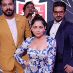 Sonalee Kulkarni Instagram - What are your Sunday plans ? How about watching #victoria #incinemas 👻☠️💀 @jogpushkar @aashaykulkarni @virajas13_official #mfk #redcarpet #throwback #reelsinstagram #marathiawards #promotions #marathifilm #horror #sunday #plan #sundayfunday #sundayvibes #vibe #sonaleekulkarni #newfilm #week2 #marathimulgi.